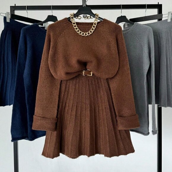 Women's Casual College Style Solid Color Sweater And Pleated Skirt - Picture 4 of 7